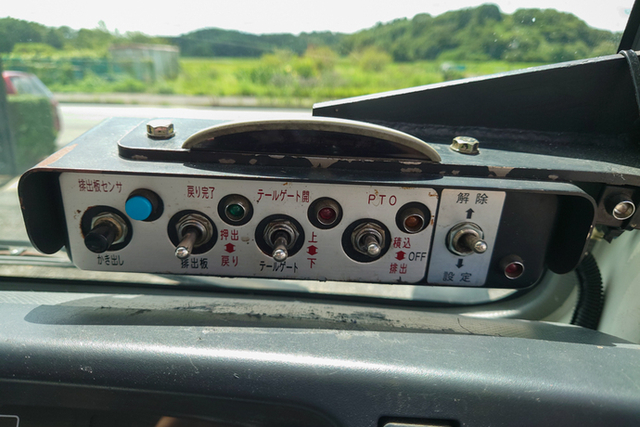 いすゞ エルフ 小型 塵芥車（プレス式） BKG-NKR85AN(12814) 28枚目