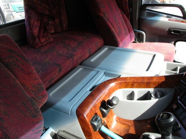 UDトラックス（日産） クオン 大型 トラクタ QPG-GK5XAB(9302) 39枚目