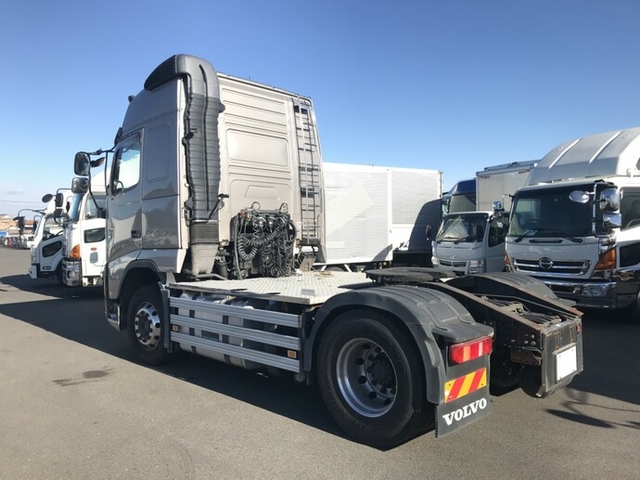 ボルボ その他・不明 大型 トラクタ QKG-H2TEA1(8851) 3枚目