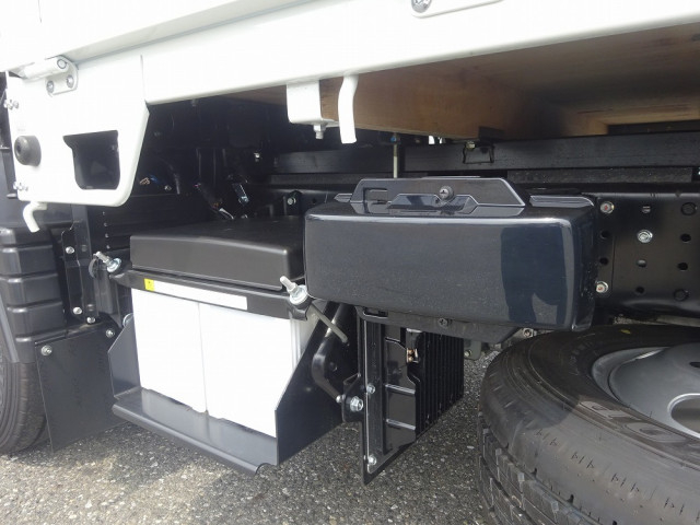 三菱ふそう キャンター 小型 平ボディ 2RG-FBAV0(111822) 29枚目