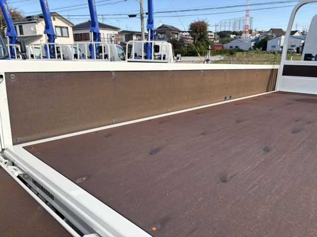 日野 デュトロ 小型 平ボディ（クレーン付） 2KG-XZU710M(106266) 10枚目