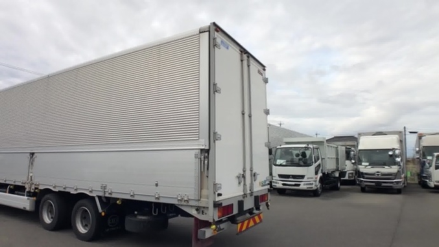 UDトラックス（日産） クオン 大型 ウィング QKG-CG5ZA(37354) 15枚目