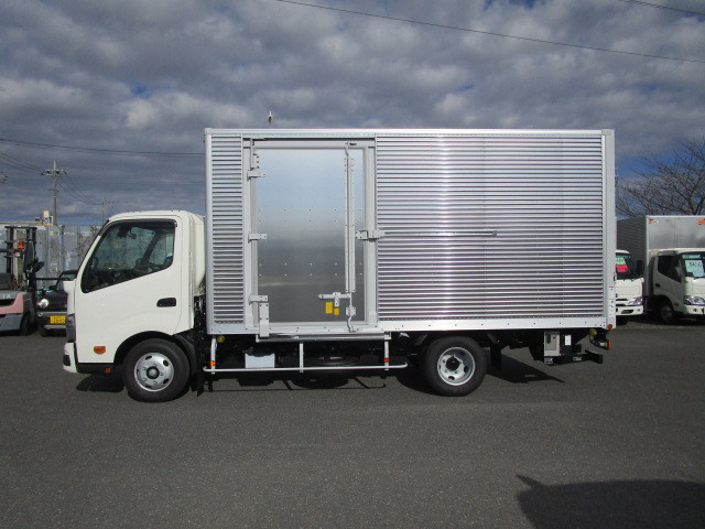 日野 デュトロ 小型 バン 2WG-XZU713N(111501) 5枚目