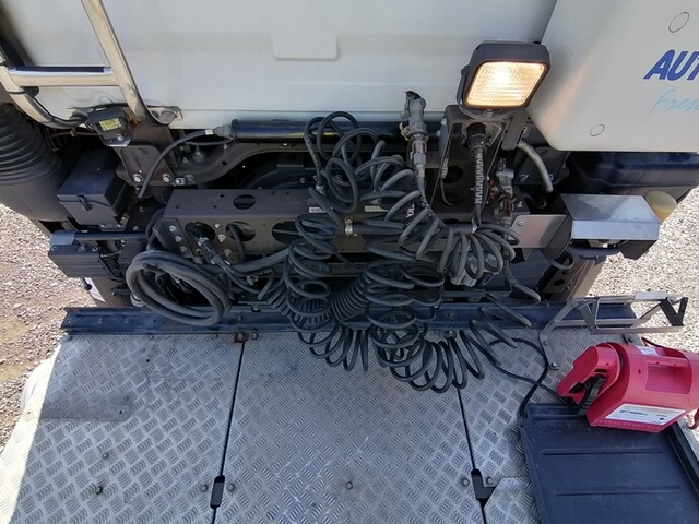 UDトラックス（日産） クオン 大型 トラクタ QKG-GK5XAB(5625) 29枚目