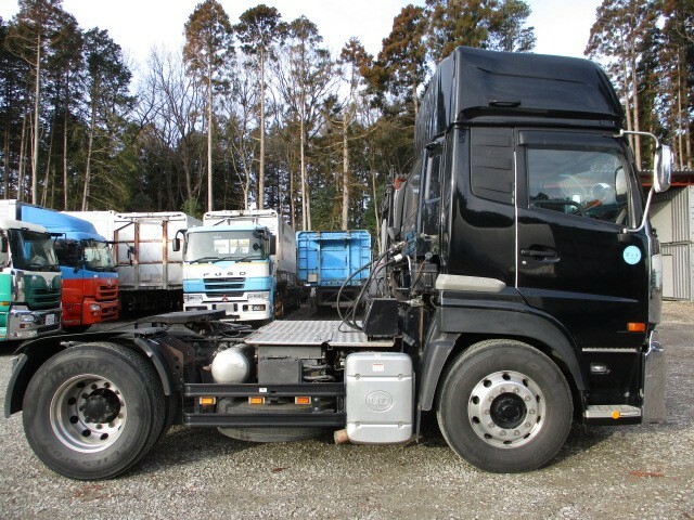 UDトラックス（日産） クオン 大型 トラクタ QPG-GK5XAB(9275) 4枚目