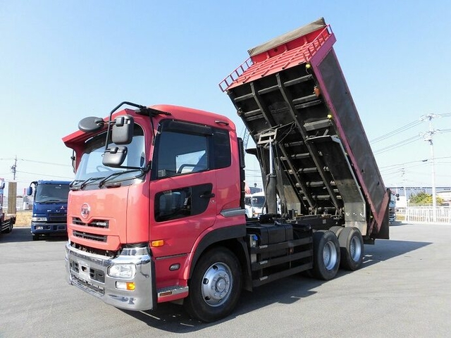 UDトラックス（日産） クオン 大型 深ダンプ（土砂禁） PKG-CW4XL(7931) 1枚目