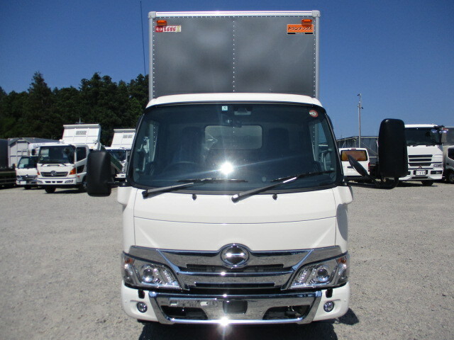 日野 デュトロ 小型 バン 2RG-XZU655M(32440) 2枚目