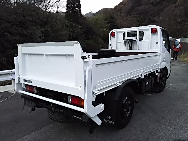 トヨタ ダイナ 小型 平ボディ PB-XZU304(7650) 6枚目