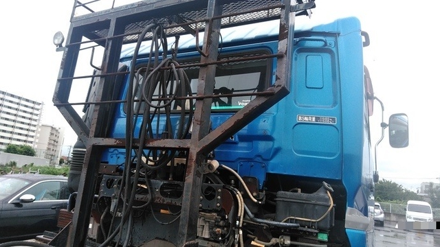 UDトラックス（日産） クオン 大型 トラクタ ADG-GK4XAD(3354) 9枚目