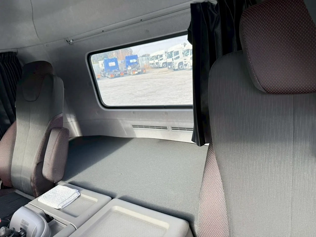 日産自動車 クオン 大型 トラクタ 2RG-GK5DAB(106709) 48枚目