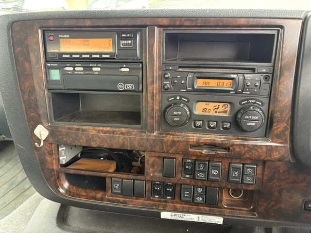 いすゞ ギガ 大型 トラクタ QKG-EXD52BD(112607) 29枚目