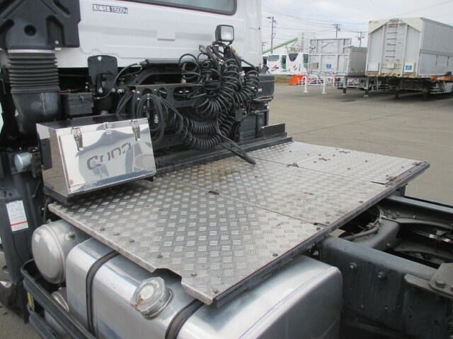UDトラックス（日産） クオン 大型 トラクタ QKG-GK6XAD(7774) 15枚目