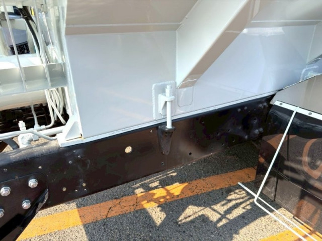 三菱ふそう ファイター 増トン 粉粒体運搬車 2DG-FQ62F(110391) 22枚目