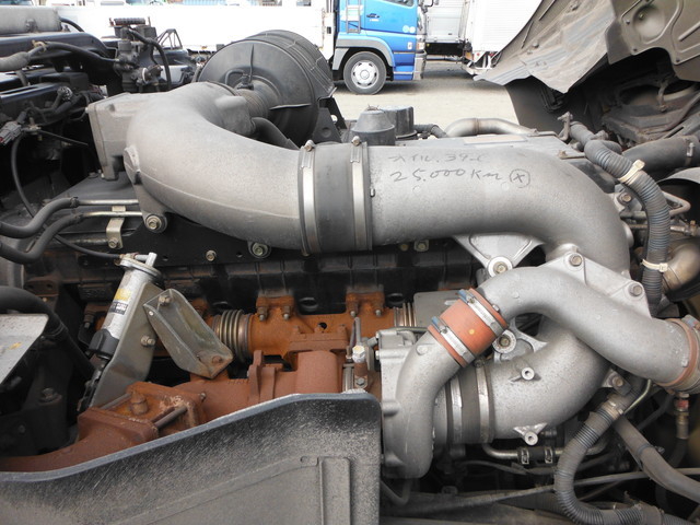 UDトラックス（日産） クオン 大型 トラクタ ADG-GK4XAB(2243) 7枚目