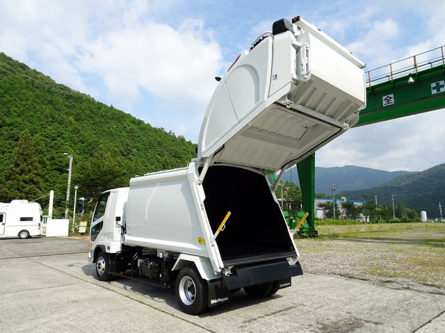 三菱ふそう ファイター 中型 塵芥車（プレス式） 2KG-FK62F(113000) 6枚目