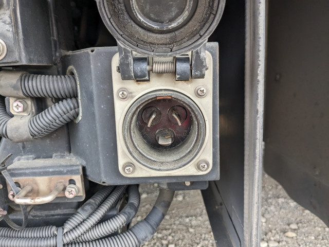 UDトラックス（日産） クオン 大型 冷蔵冷凍バン QKG-CG5ZA(109094) 31枚目