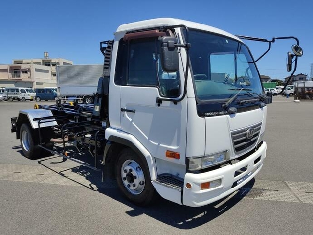 UDトラックス（日産） コンドル 中型 コンテナ専用車 PB-MK36A(12612) 2枚目