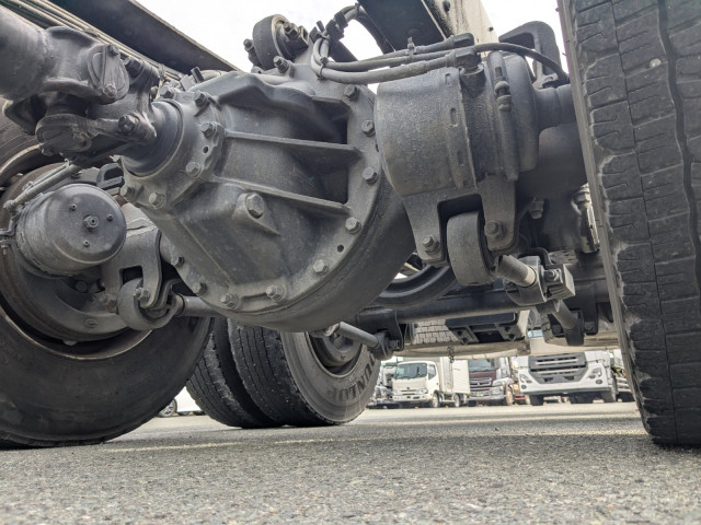 UDトラックス（日産） クオン 大型 QKG-CD5ZL(100336) 10枚目