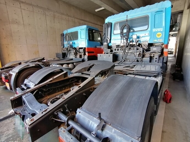 UDトラックス（日産） クオン 大型 トラクタ AKG-GK4XAB(5652) 4枚目