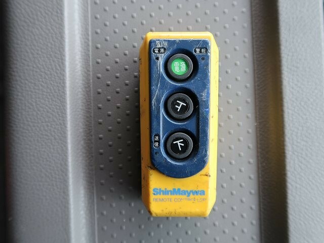 UDトラックス（日産） クオン 大型 ウィング QKG-CD5ZA(38807) 9枚目