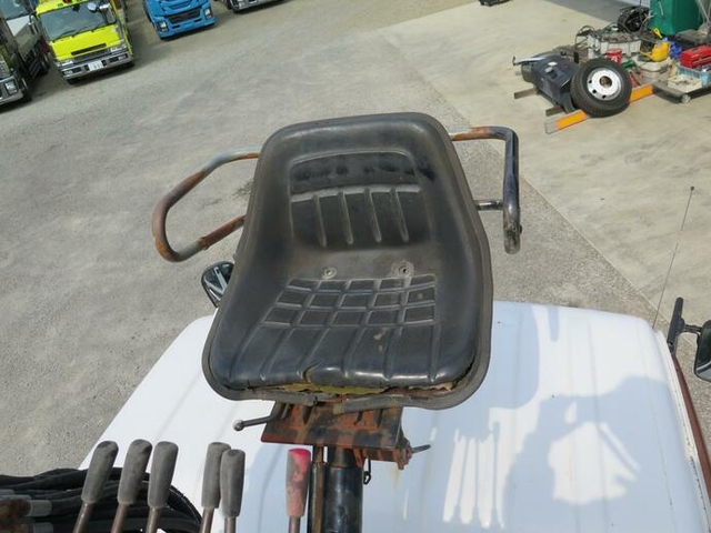 UDトラックス（日産） コンドル 中型 コンテナ専用車 PB-MK36A(11002) 14枚目
