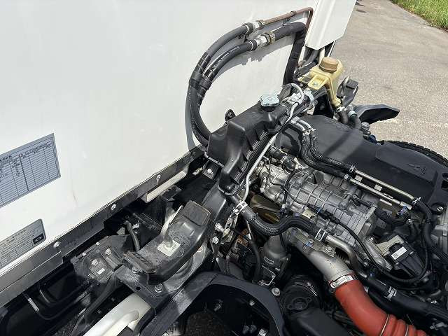 三菱ふそう キャンター 小型 冷蔵冷凍バン 2PG-FBAV0(105256) 35枚目
