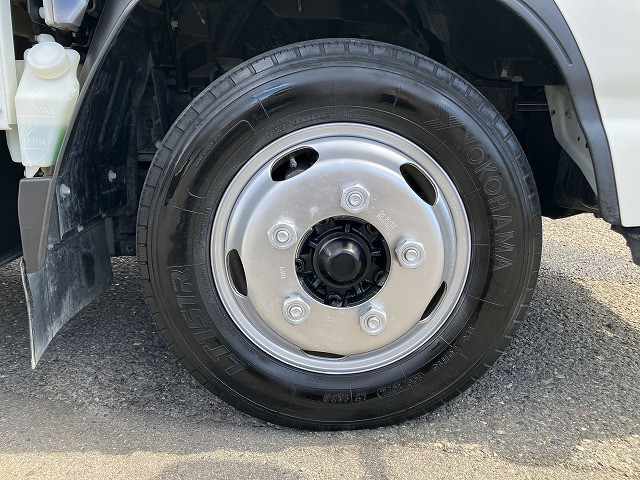 いすゞ エルフ 小型 平ボディ 2RG-NJR88A(110910) 24枚目