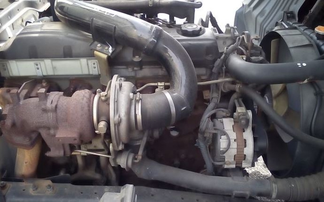 UDトラックス（日産） コンドル 中型 ウィング KK-MK25B(2803) 14枚目