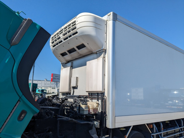 UDトラックス（日産） クオン 大型 冷蔵冷凍バン 2PG-CG5CA(113474) 46枚目