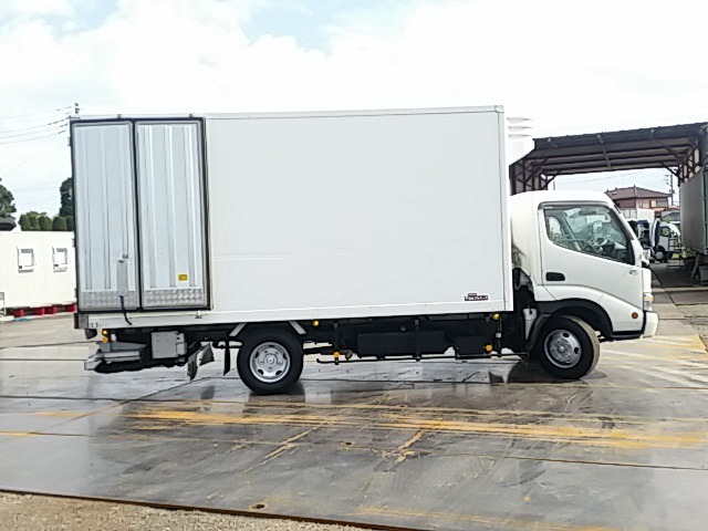 日野 デュトロ 中型 冷蔵冷凍バン BDG-XZU414M(8225) 11枚目