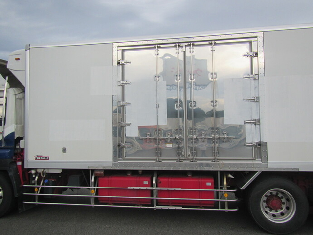 いすゞ ギガ 大型 冷蔵冷凍バン QKG-CYL77A(38741) 17枚目