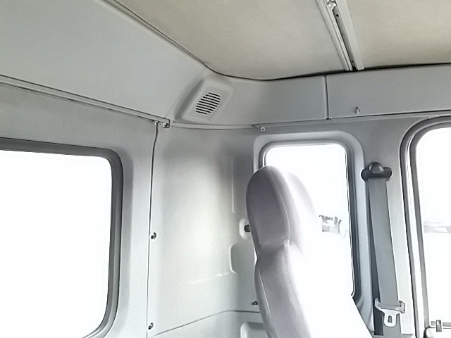 UDトラックス（日産） コンドル 中型 バン PB-MK36A(8080) 14枚目