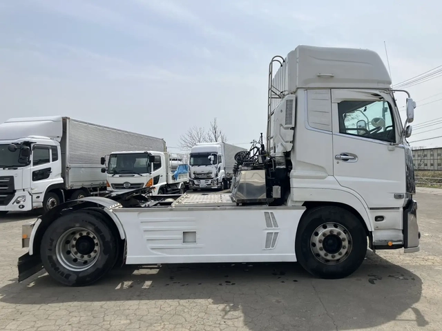 日産自動車 大型 トラクタ 2PG-GK5AAD(106832) 4枚目