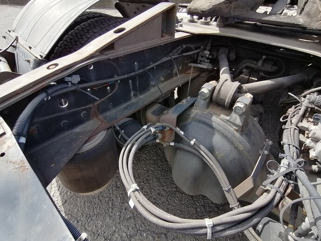 UDトラックス（日産） クオン 大型 トラクタ AKG-GK4XAB(5651) 11枚目