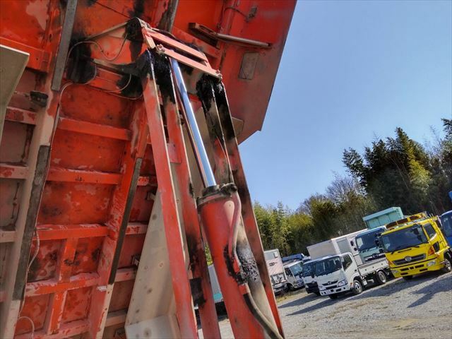 いすゞ ギガ 大型 土砂ダンプ PDG-CXZ52K8(9400) 10枚目