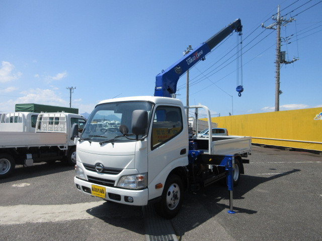 日野 デュトロ 小型 平ボディ（クレーン付） TKG-XZU685M(109798) 7枚目