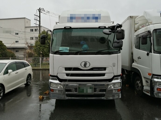 UDトラックス（日産） クオン 大型 冷蔵冷凍バン PKG-CG4ZA(5641) 2枚目