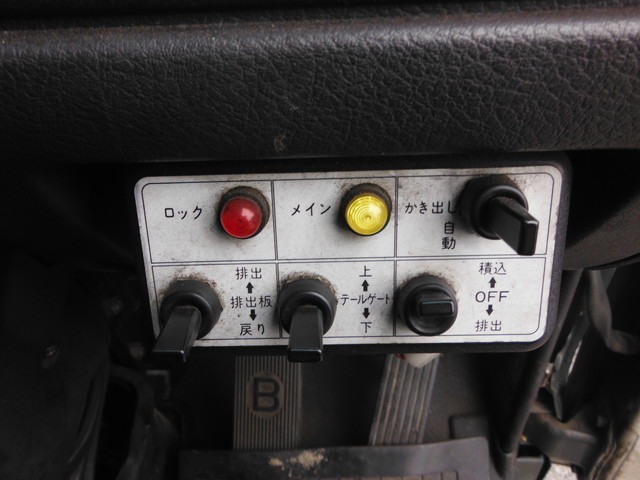 UDトラックス（日産） コンドル 中型 塵芥車（プレス式） KC-MK211BH(2218) 11枚目