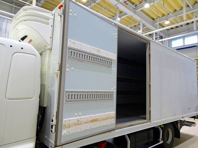 日野 レンジャー 中型 冷蔵冷凍バン 2KG-FD2ABG(84331) 32枚目