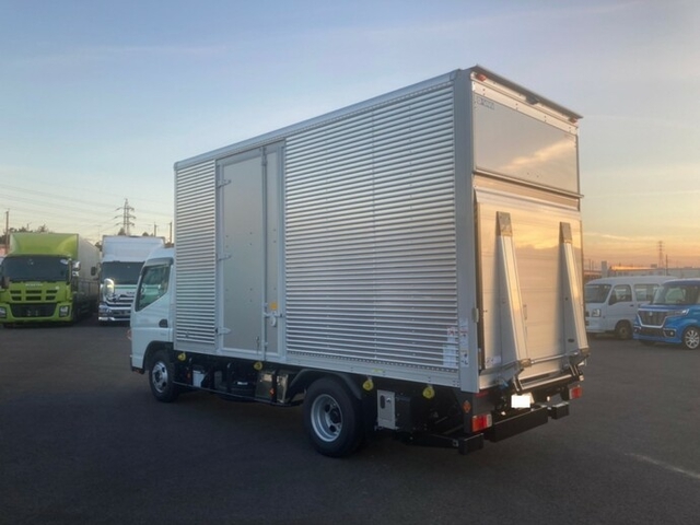 三菱ふそう キャンター 小型 バン 2RG-FEA20(8457) 2枚目