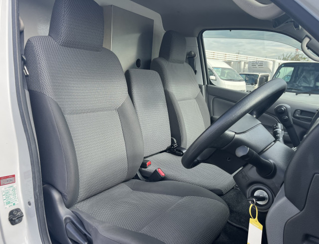 日産自動車 キャラバン 小型 冷蔵冷凍バン CBF-VR2E26(96407) 22枚目