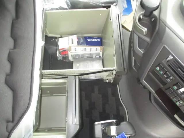 ボルボ 大型 トラクタ 2PG-4S2TDA1(106693) 35枚目