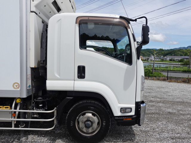 Isuzu forward 6studs large Freezer box_body SKG-FSR90T2(109474) 7枚目