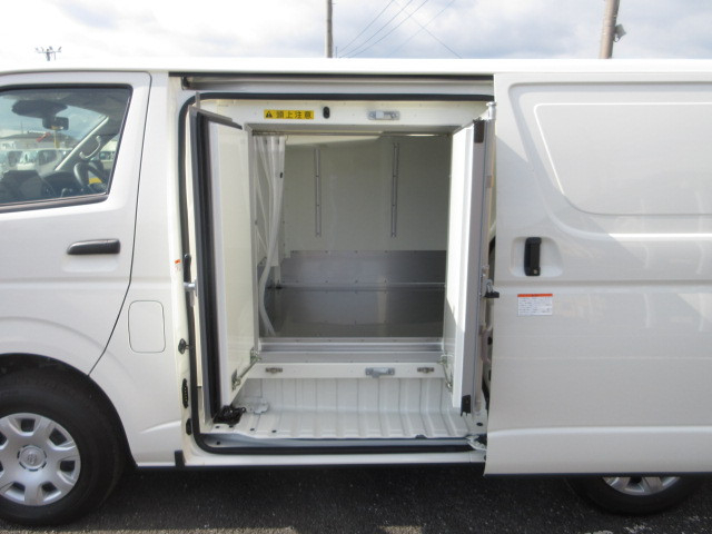トヨタ ハイエース 小型 冷蔵冷凍バン 3DF-GDH206V(113288) 7枚目