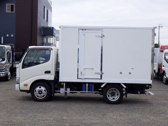 日野 デュトロ 小型 冷蔵冷凍バン 2RG-XZC605M(111427) 4枚目