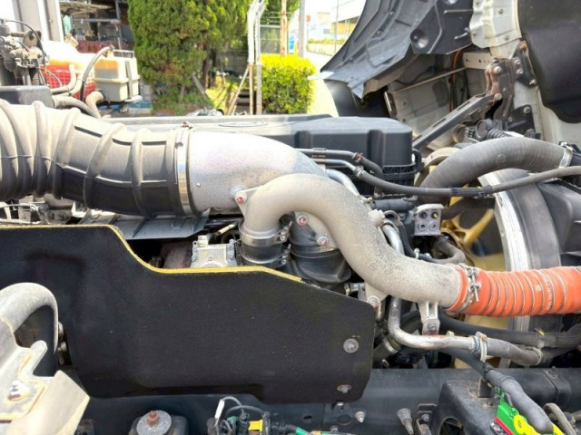 UDトラックス（日産） クオン 大型 ウィング 2PG-CD5CA(105955) 34枚目