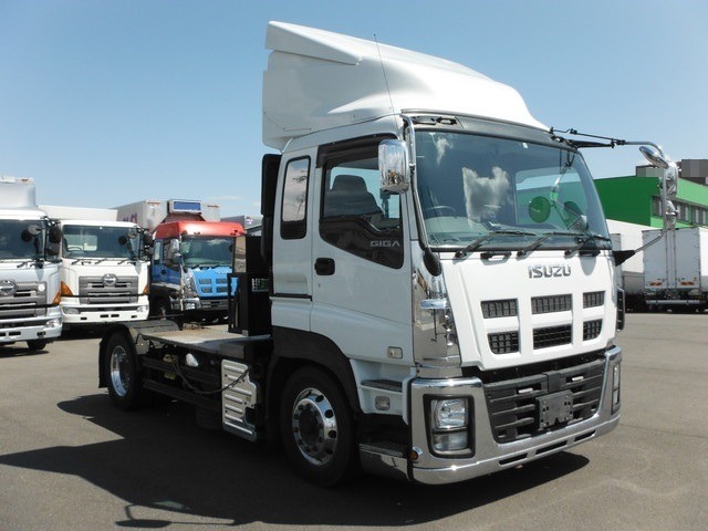 いすゞ ギガ 大型 トラクタ QKG-EXD77AG(7077) 1枚目
