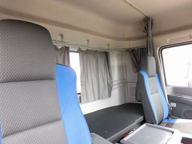 いすゞ ギガ 大型 トラクタ QKG-EXD52BD(7461) 9枚目