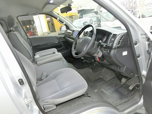 トヨタ レジアスエース 小型 バン CBF-TRH211K(79819) 3枚目