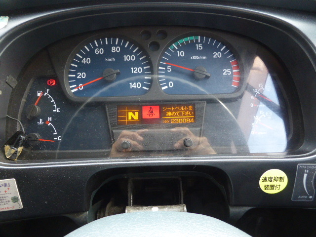 UDトラックス（日産） クオン 大型 ウィング KL-CG48R(3042) 31枚目